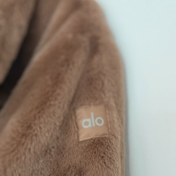 ALO Faux Fur Longline Coat M Tan | $348 Retail - Picture 5 of 9